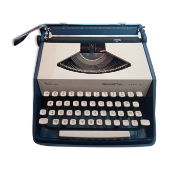 Remington Sperry Rand Envoy III typewriter with blue hood (late 1970 /early 1980)