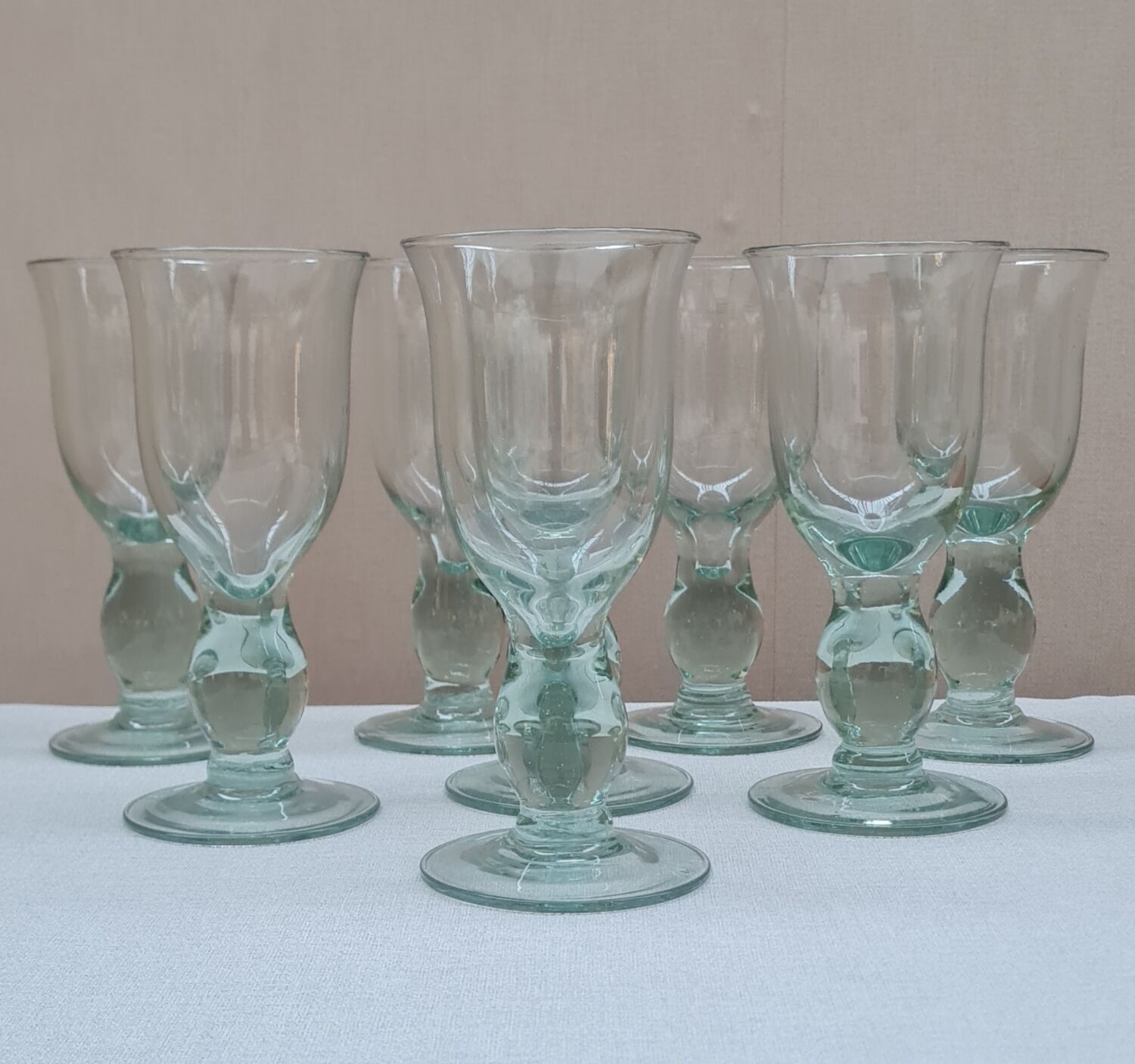 Service of 8 blown glass stemmed glasses
