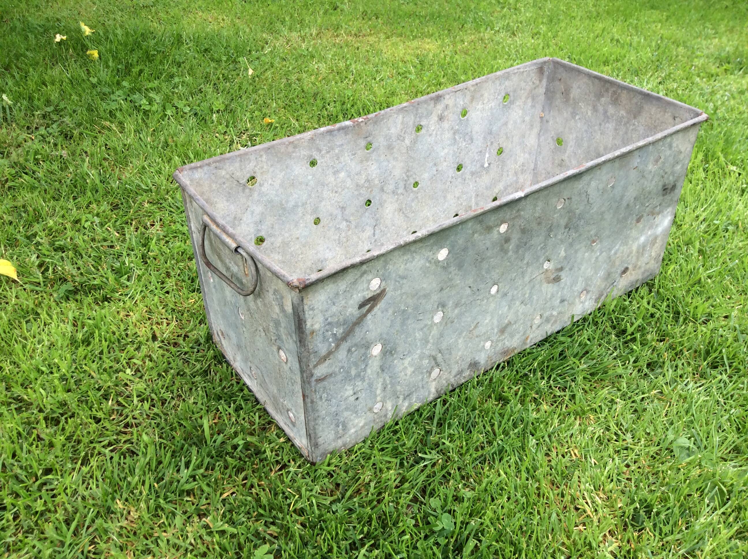 Metal planter