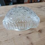 Plafonnier ancien en verre moulé