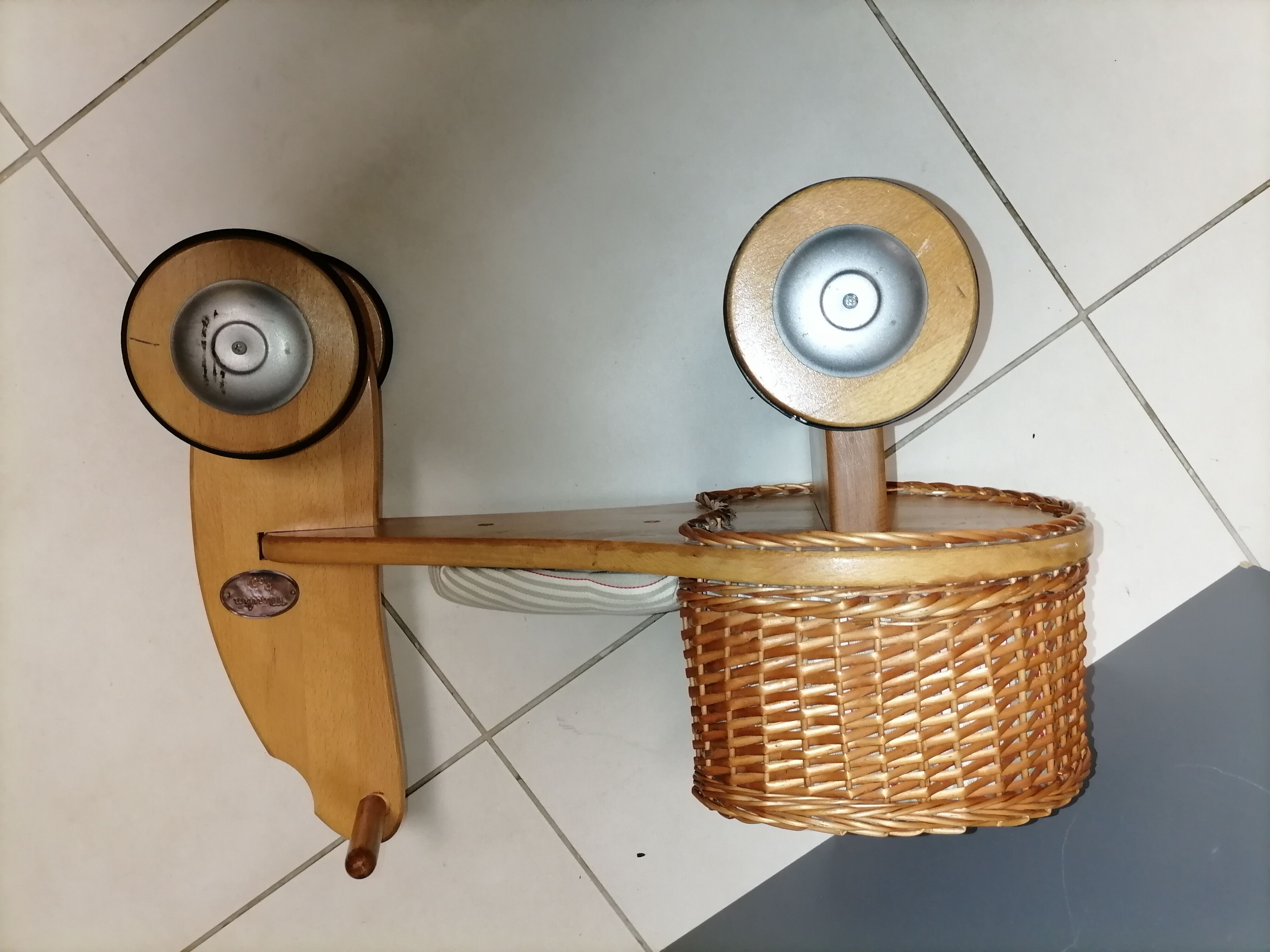 Vintage carrier trotter