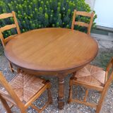 Table and 4 chairs + extension