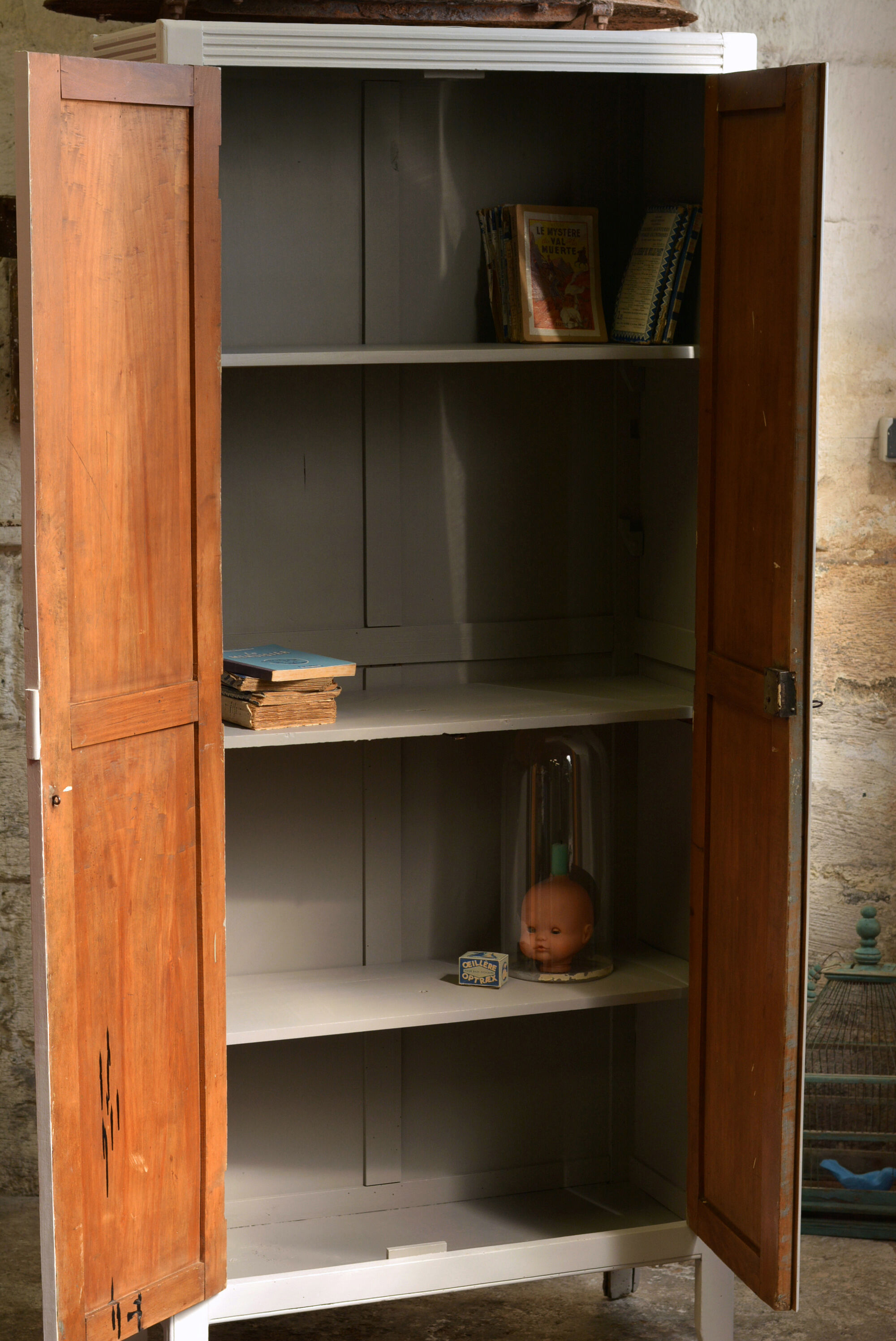 Armoire parisienne