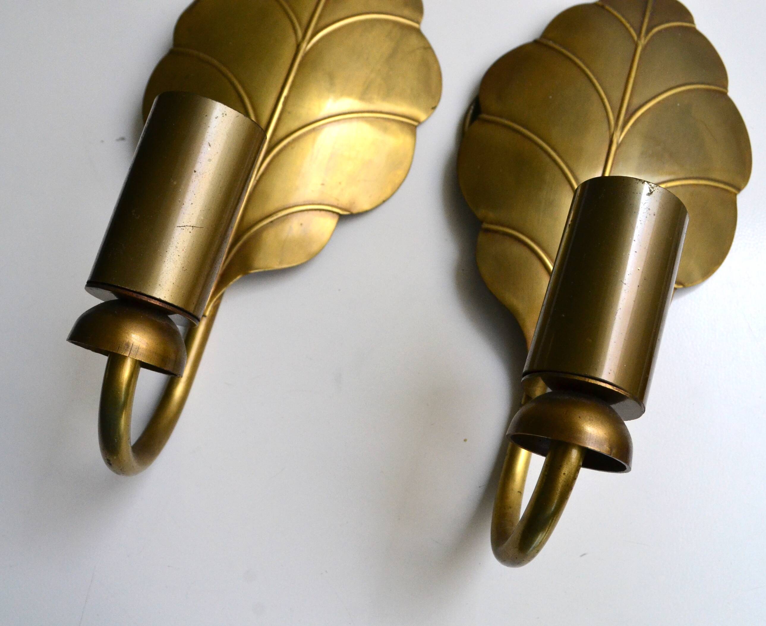 Pair of brass leaf wall lights from the 1970s.
