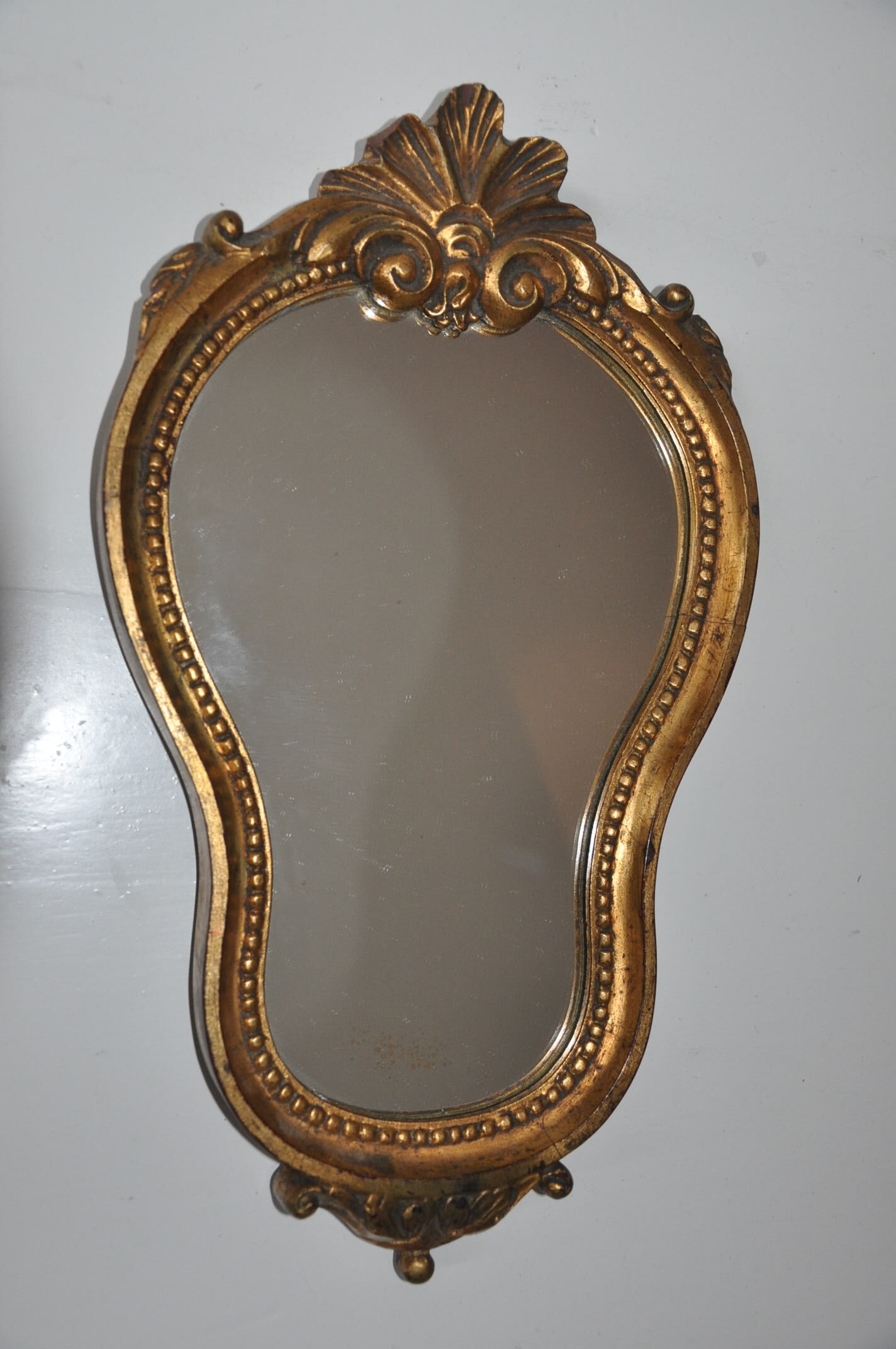 Miroir de style en bois doré vintage