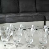 Lot 8 Verres à col évasé, en cristallin. A Décor végétal dépoli. Haut 16 cm