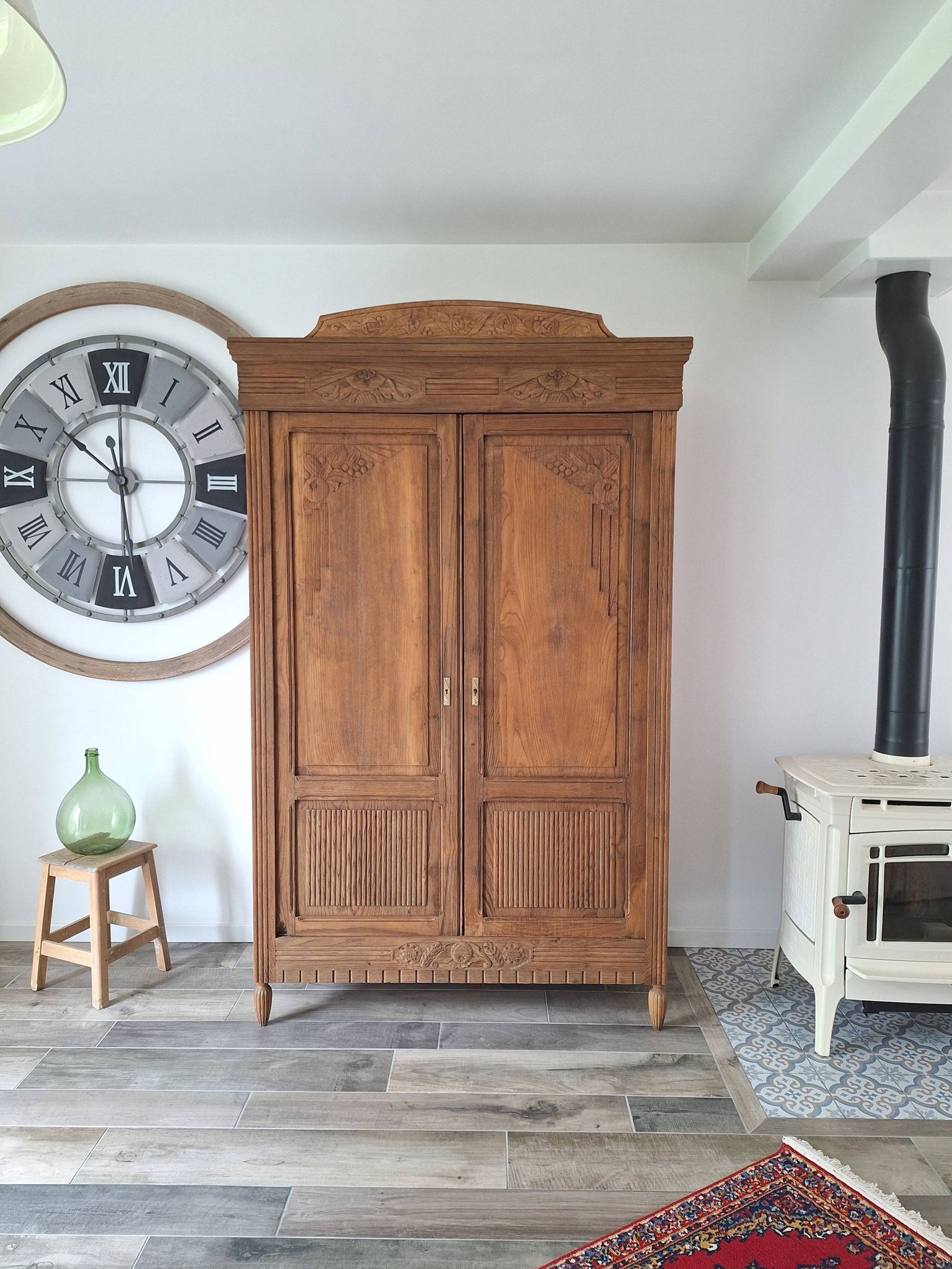 Wardrobe, oak linen cupboard from 1920.