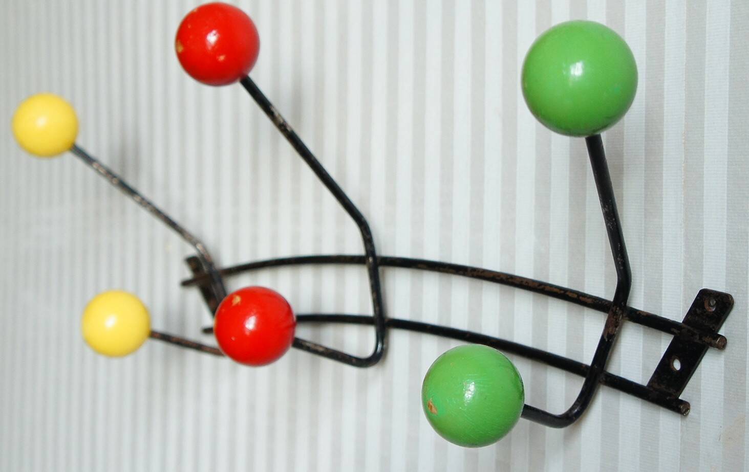 Wall coat rack with 6 colored wooden balls
