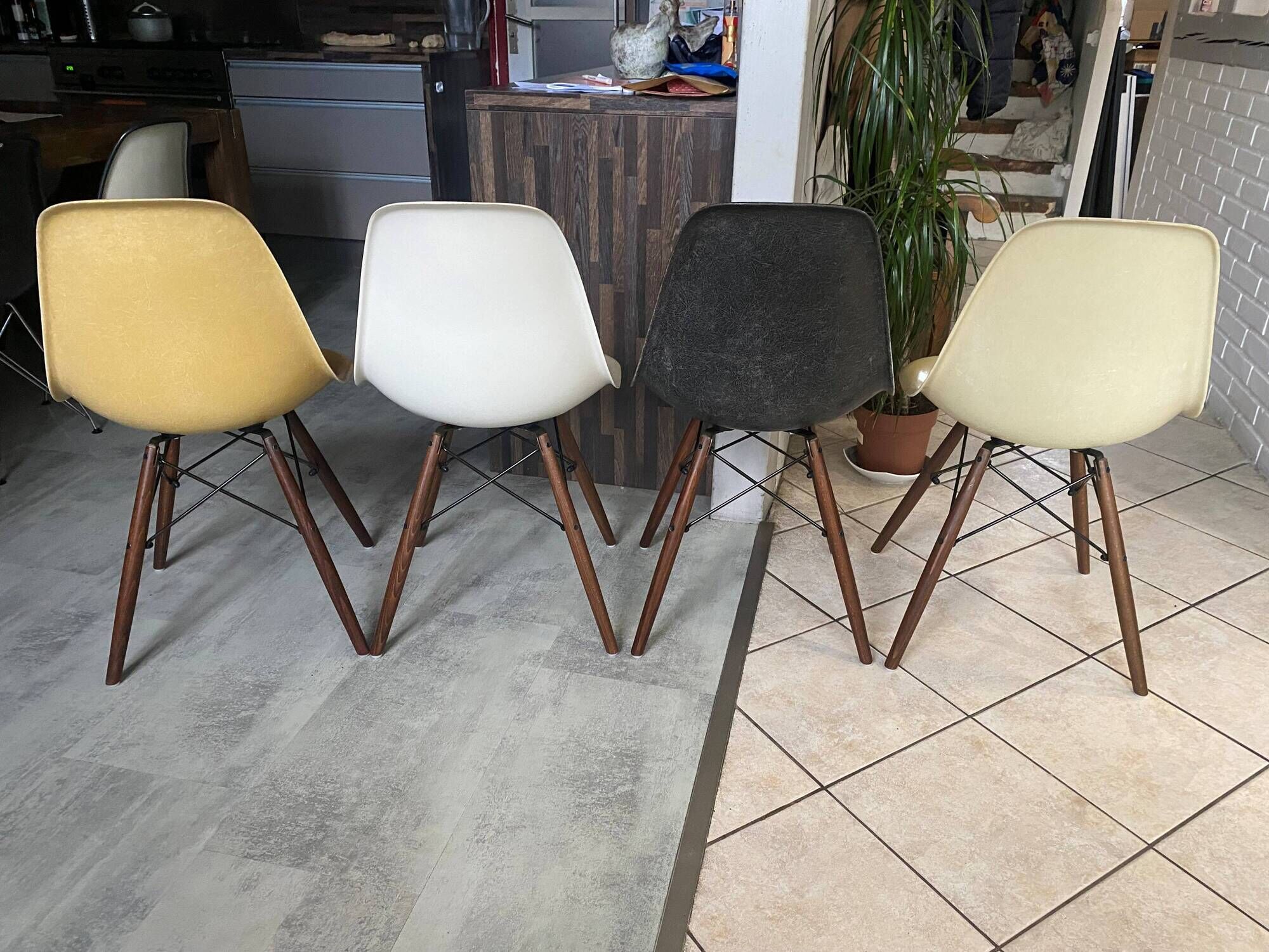 Lot 4 chaises dsw fibre noyer eames herman miller vintage
