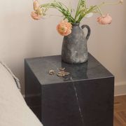 CUBE EN MARBRE GRIS