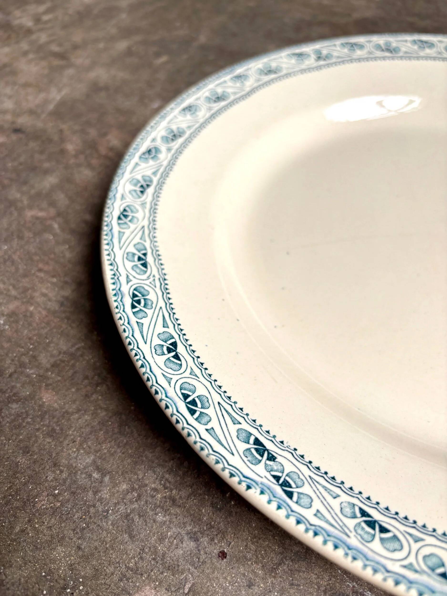 Boulenger & Cie round dish in blue ironstone, "Champigny" service