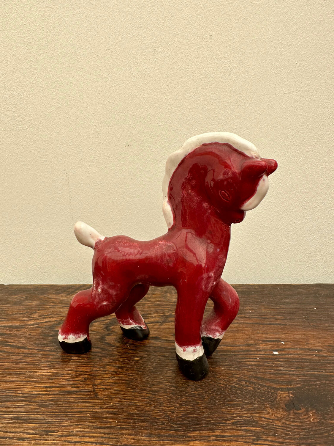 Small retro red horse from the 40s made in England/ceramic