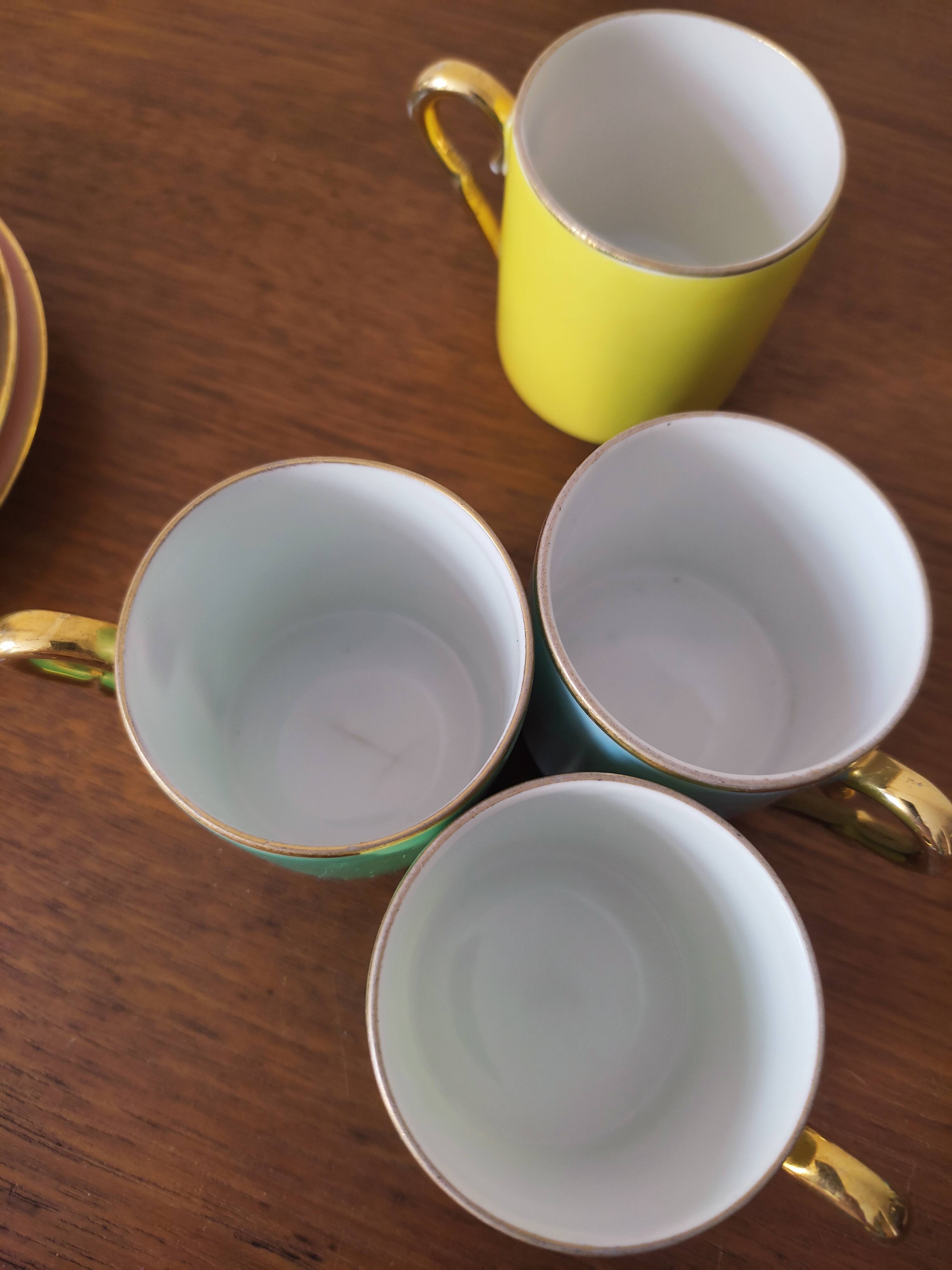 4 multicolored espresso cups