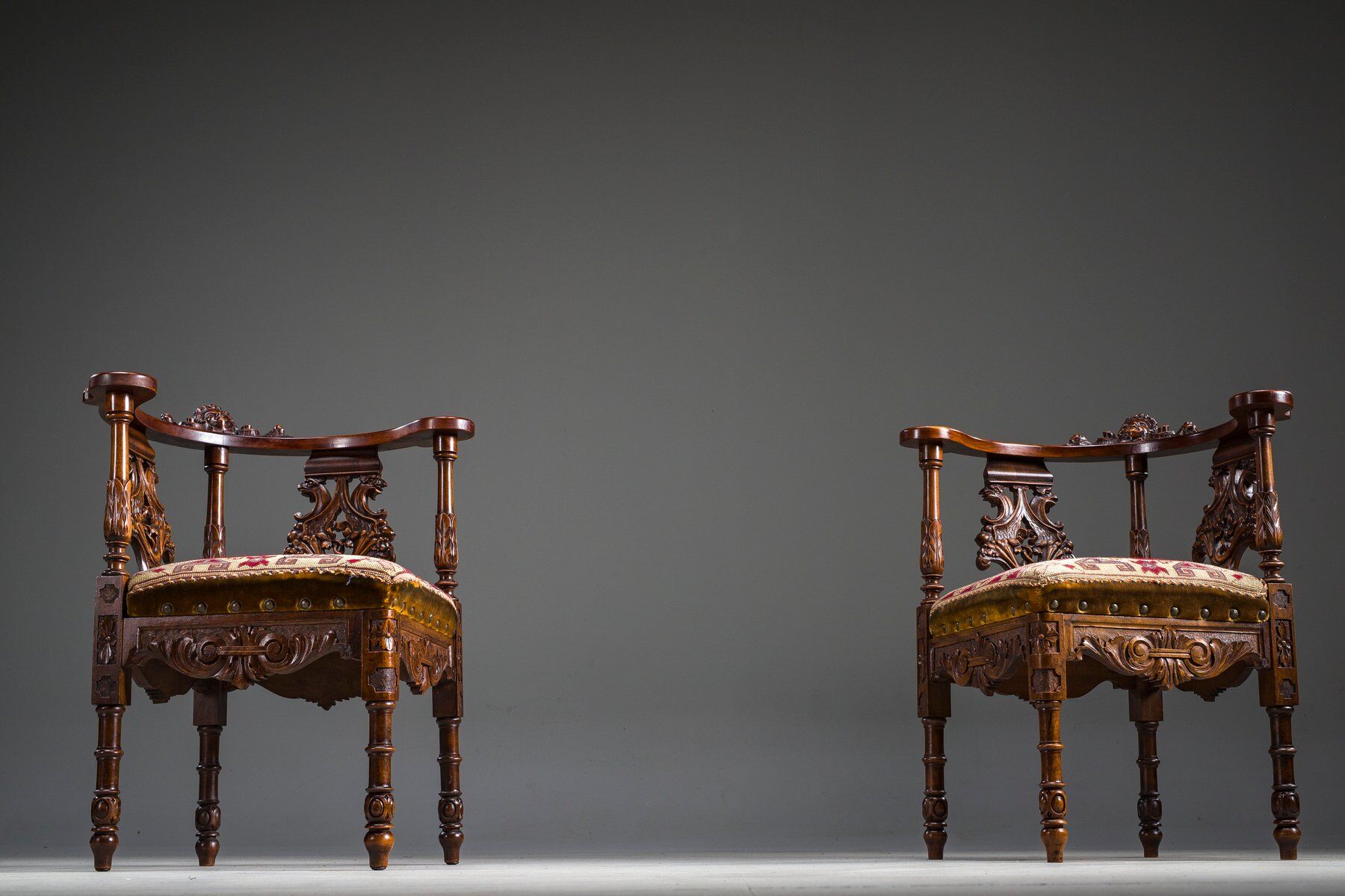 19th century Italian Renaissance style carved walnut corner chairs, set of 2