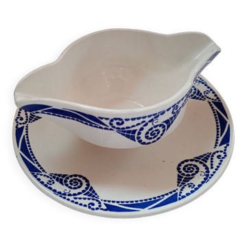 Porcelain sauce boat Moulin des Loups Orchies