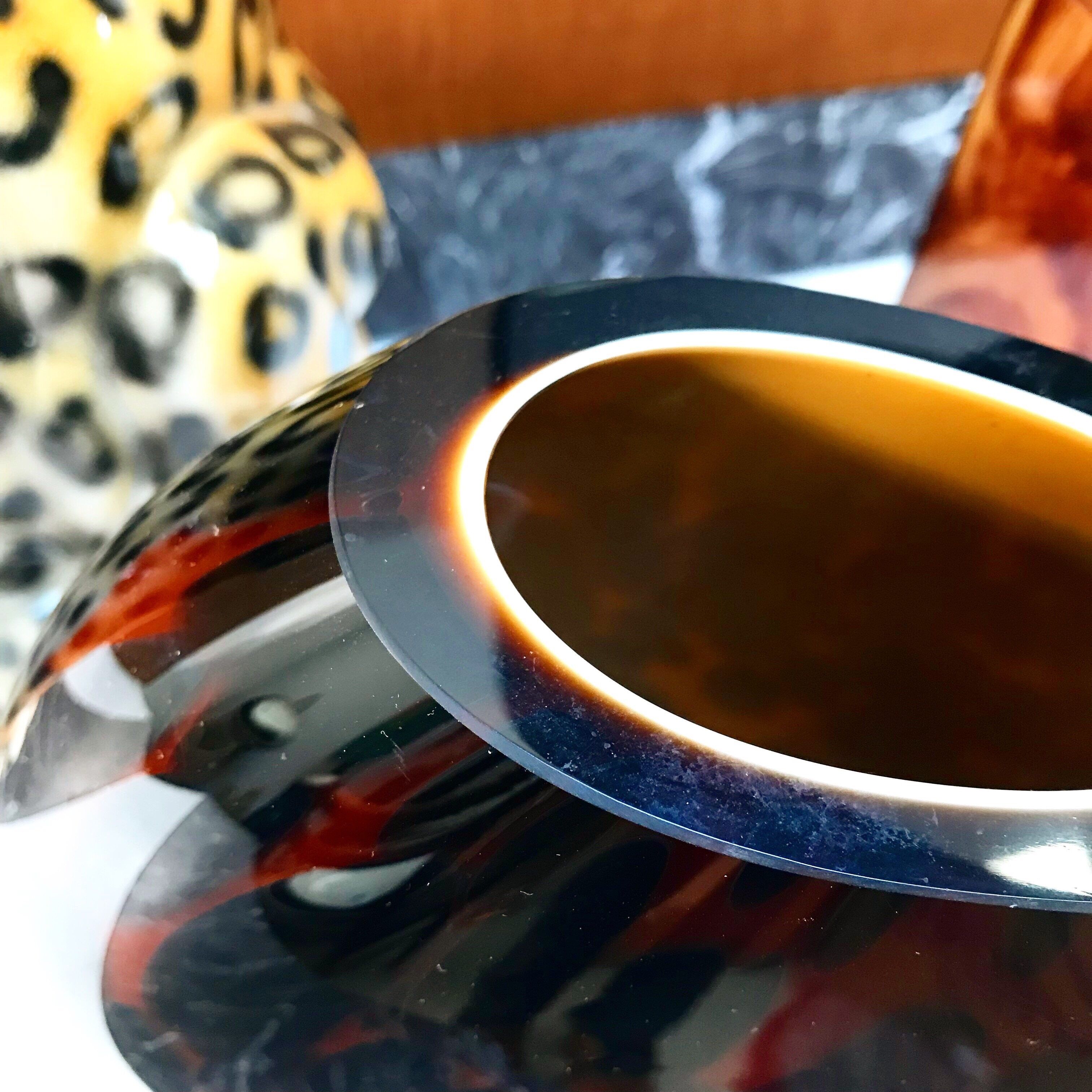 Vase en porcelaine de vienne décor carlsbad signature dite à