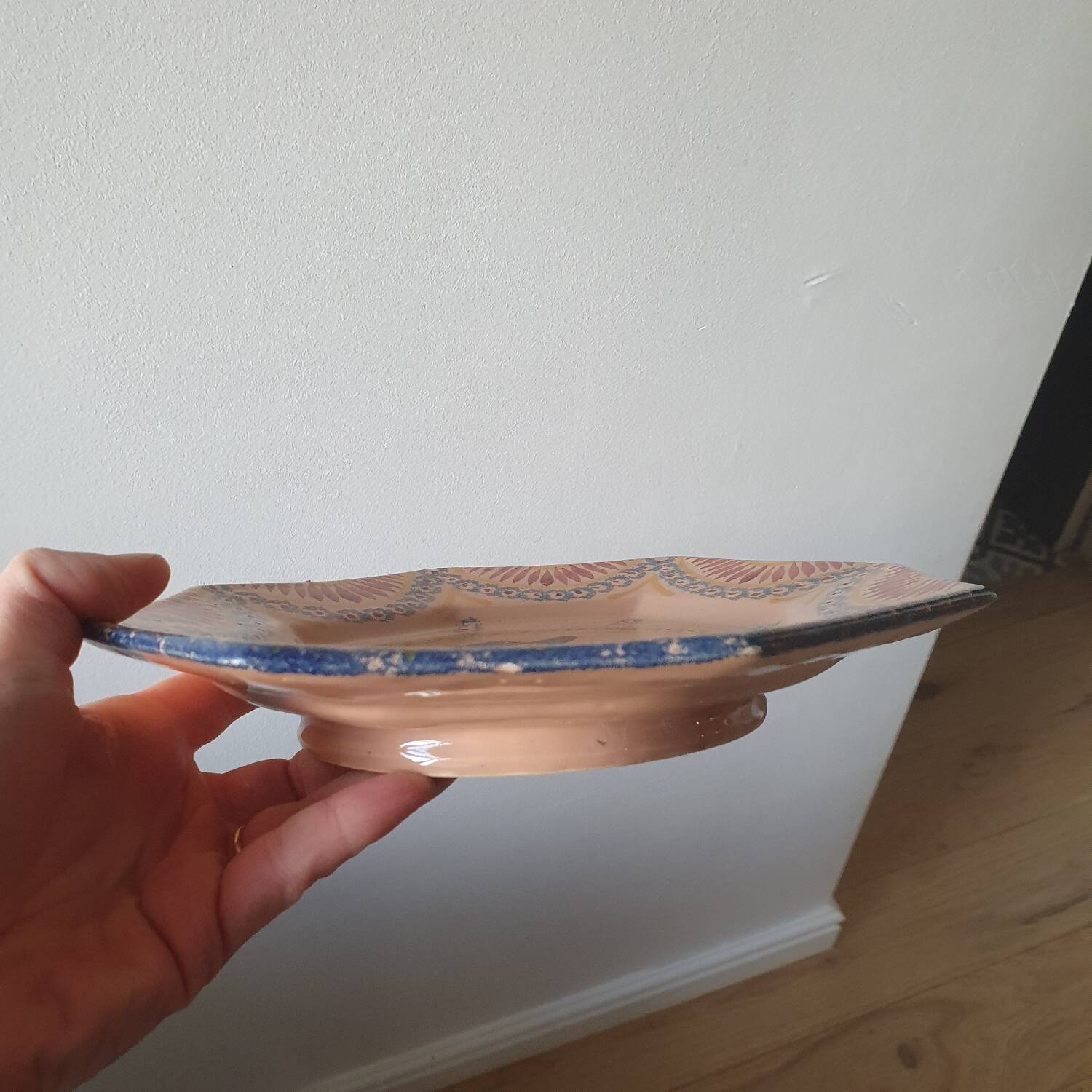 Plate on base Henriot Quimper