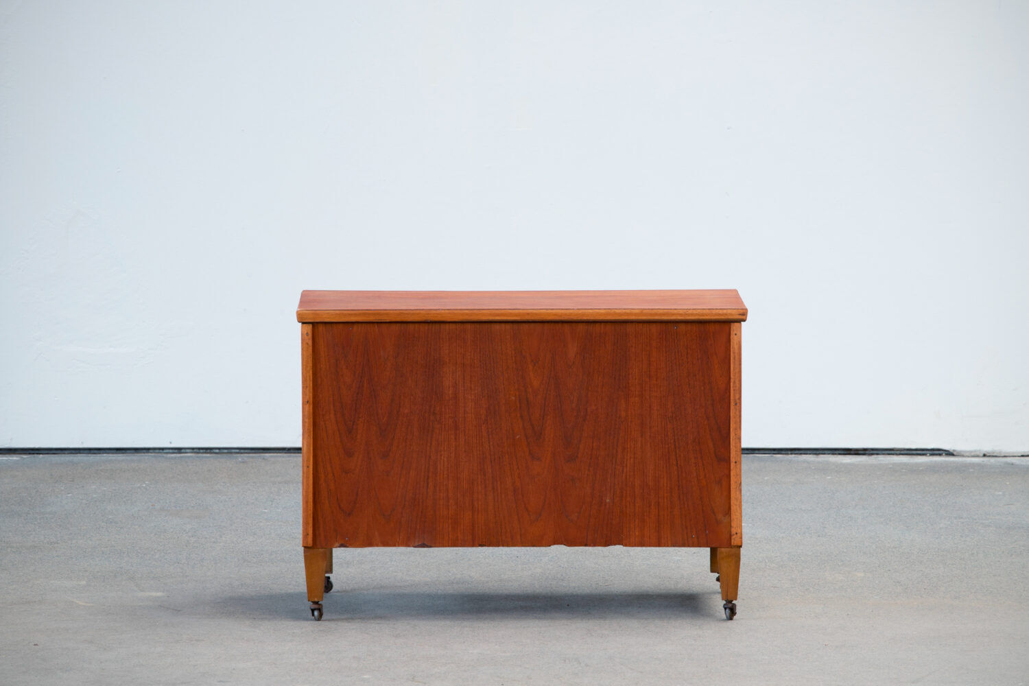Coffre à jouet scandinave 1960