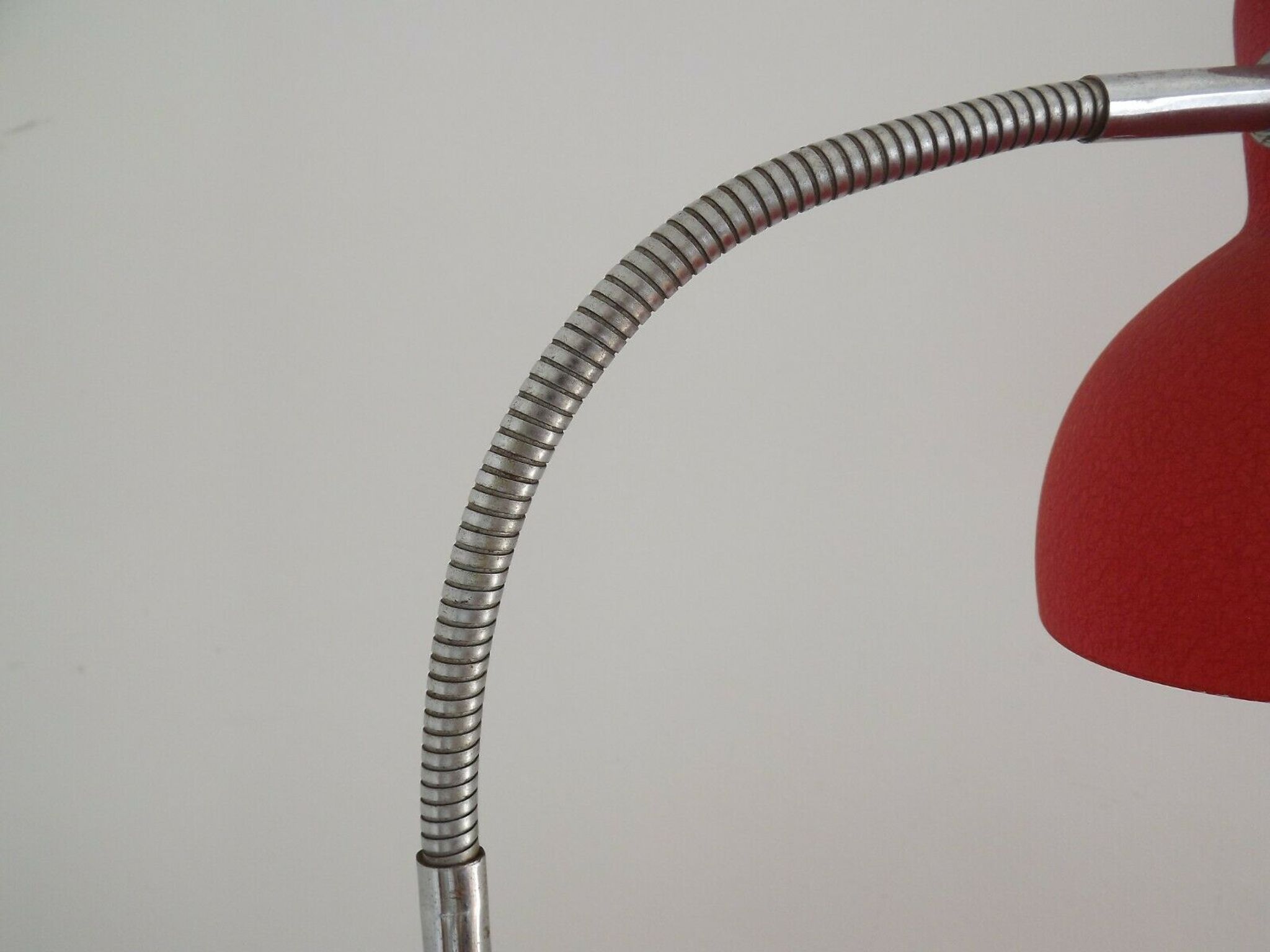 Lampe de Table Col de Cygne en Métal Rouge & Argent