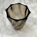 Petit vase en verre torsadé marron fonçé translucide