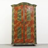 Armoire de mariée peinte à l'art populaire
