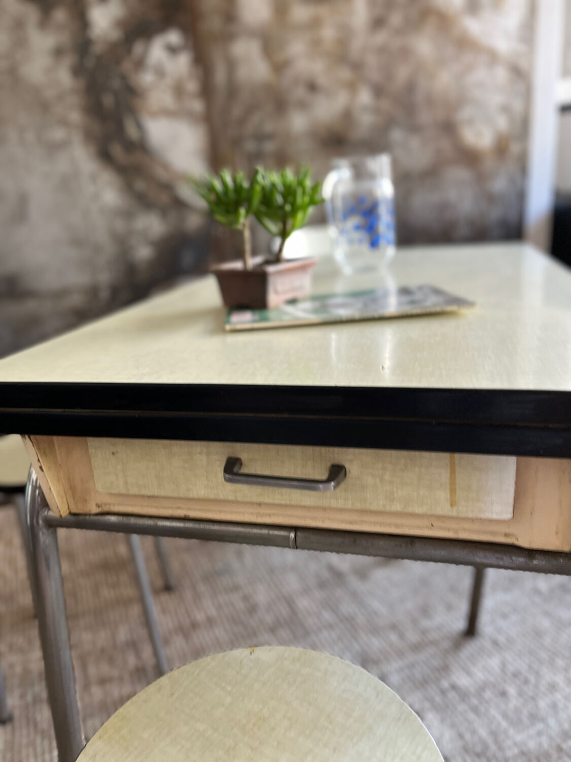Formica and chrome extension table 2 stools 2 chairs