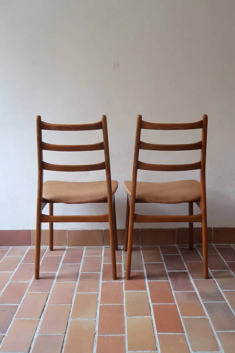 2 vintage Scandinavian wooden chairs from the 1960s.