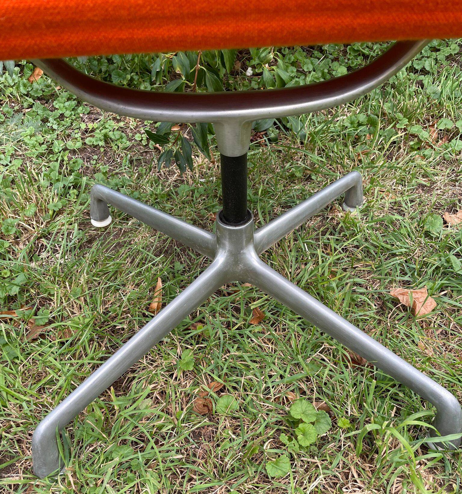 Vintage charles & ray eames design armchair for herman miller 1950 1960