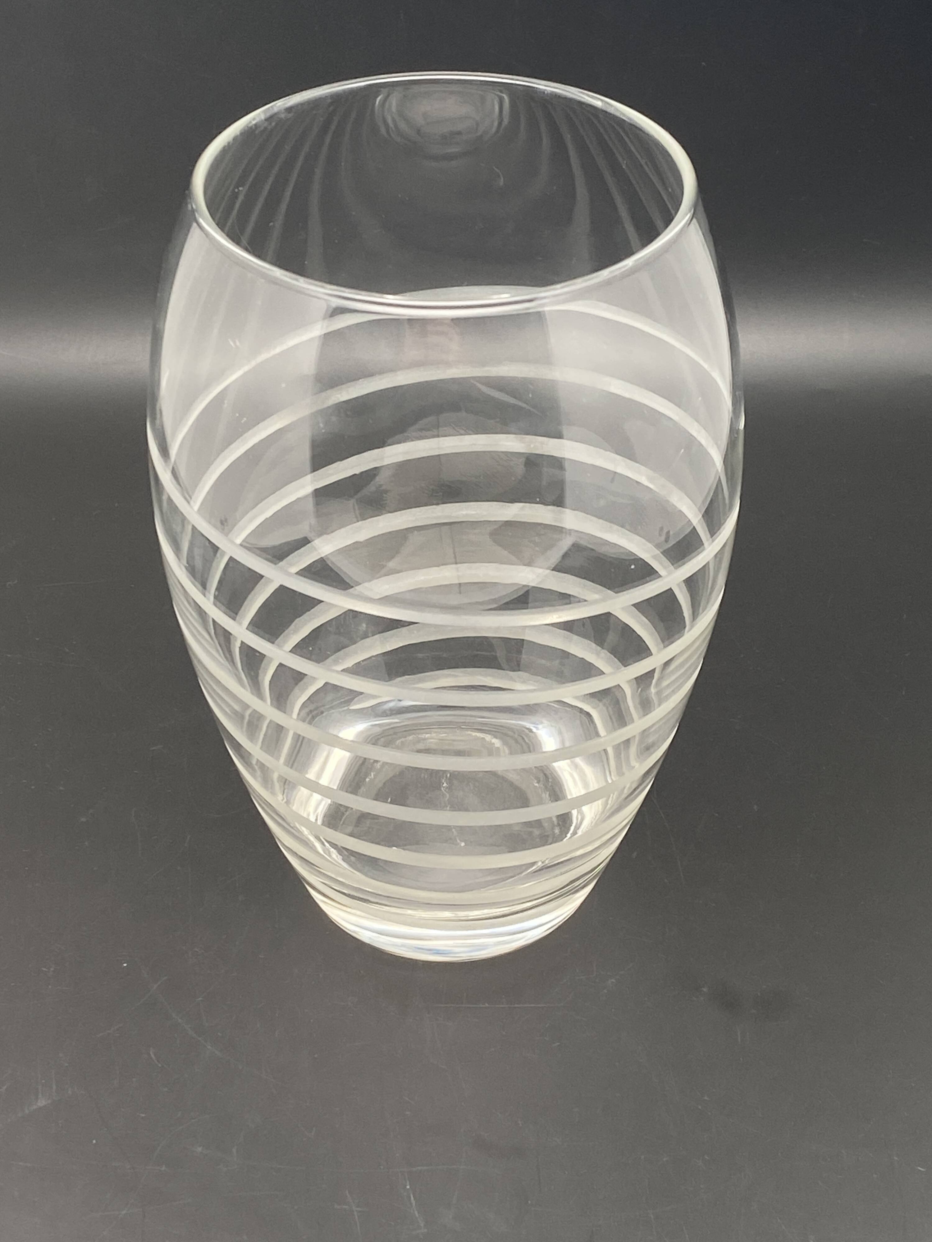 Transparent glass vase with chiseled spiral