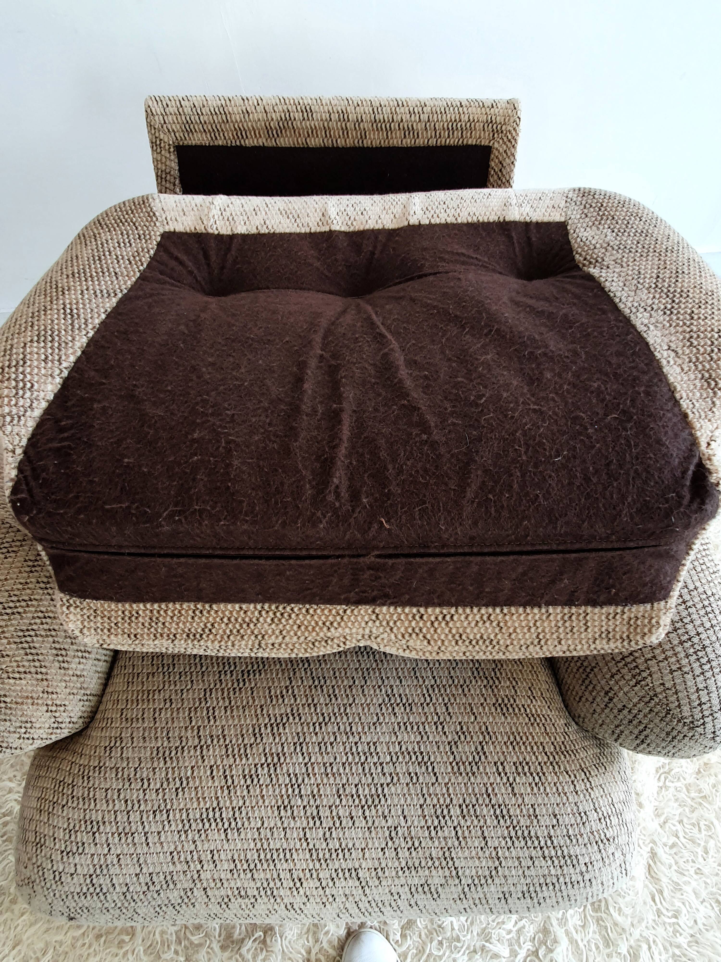 Vintage velvet armchair armrests fins