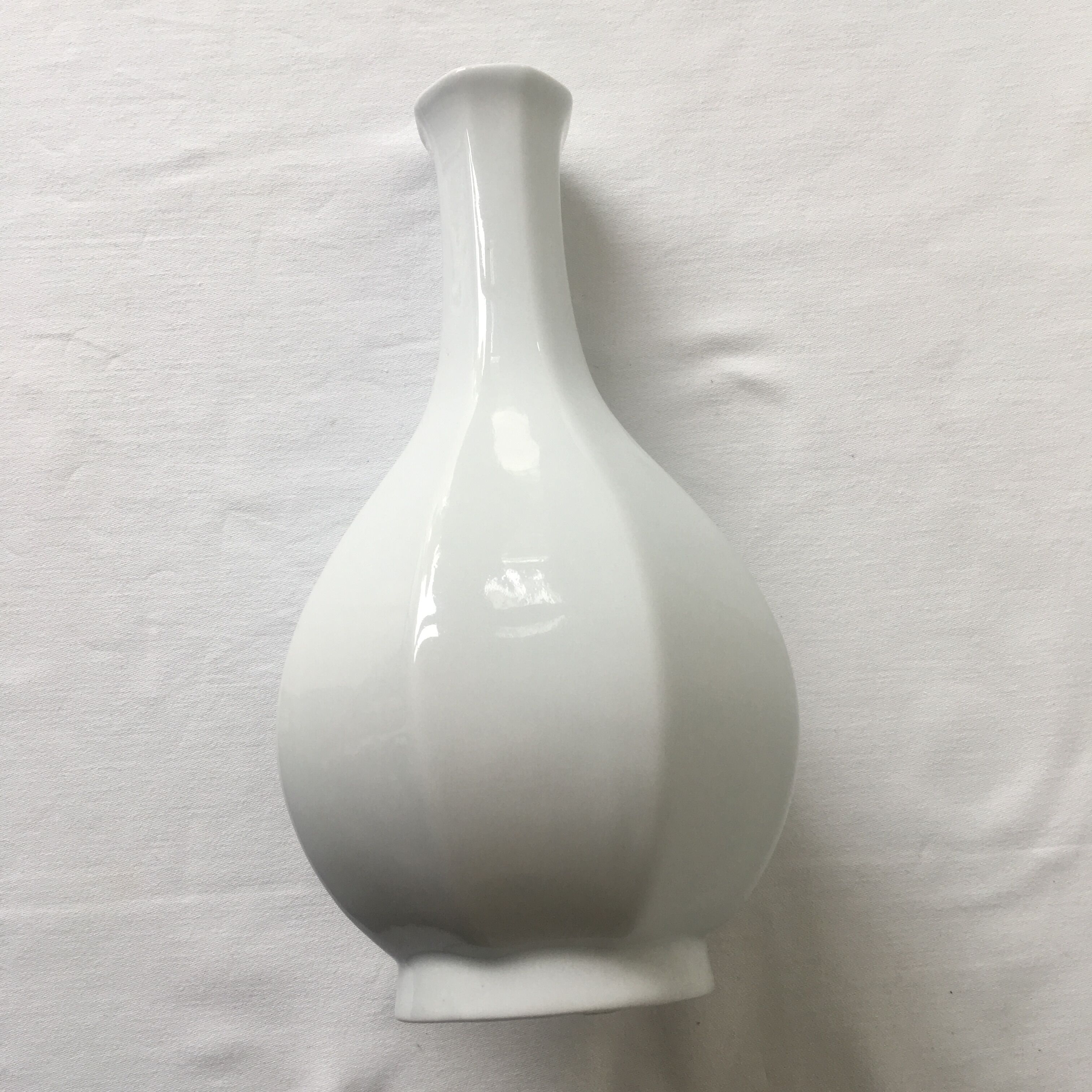 Vintage soliflore in white ceramic
