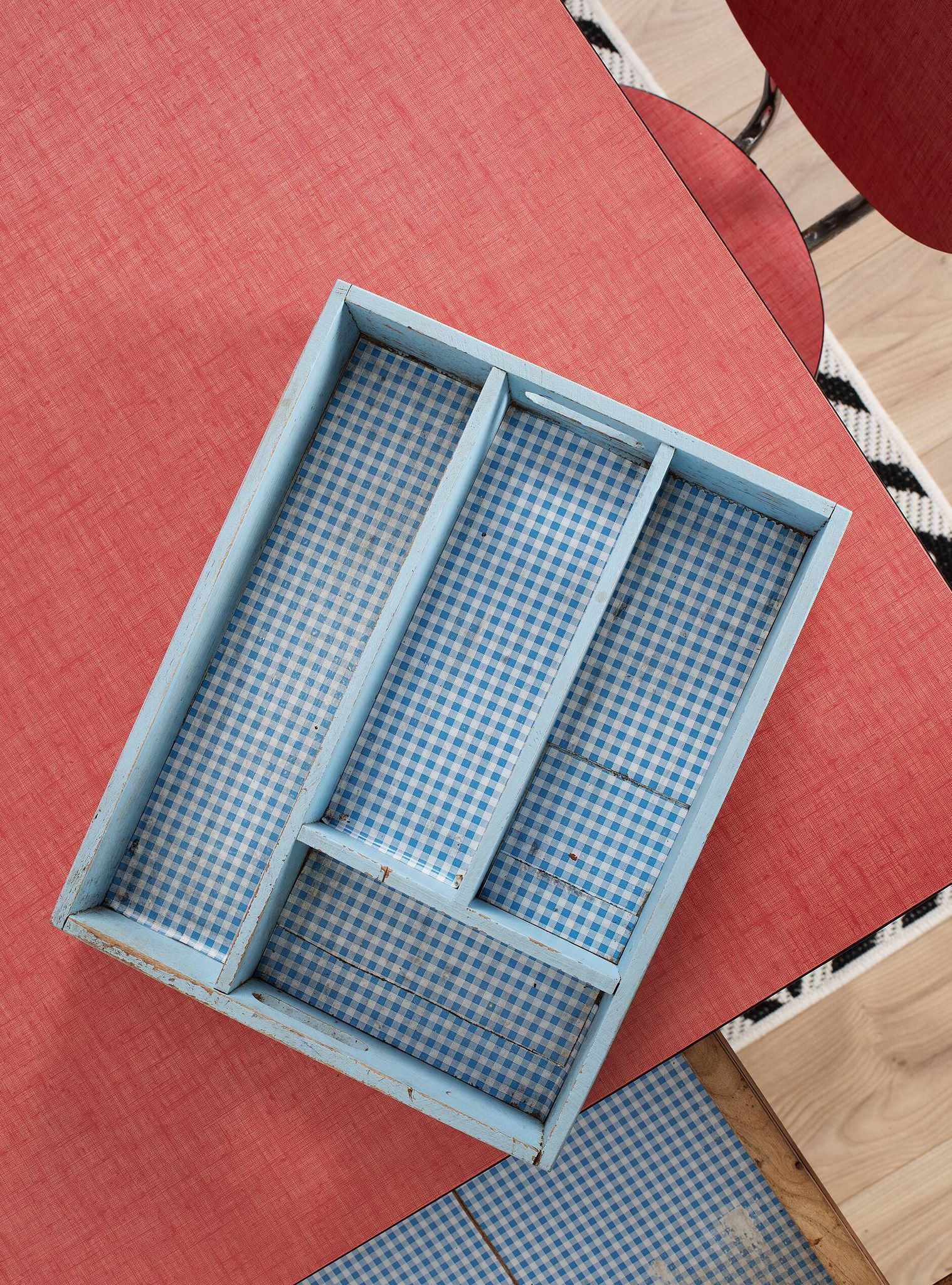 Extendable table and 6 chairs in Formica and stainless steel, brand FURANIA EUROPALU