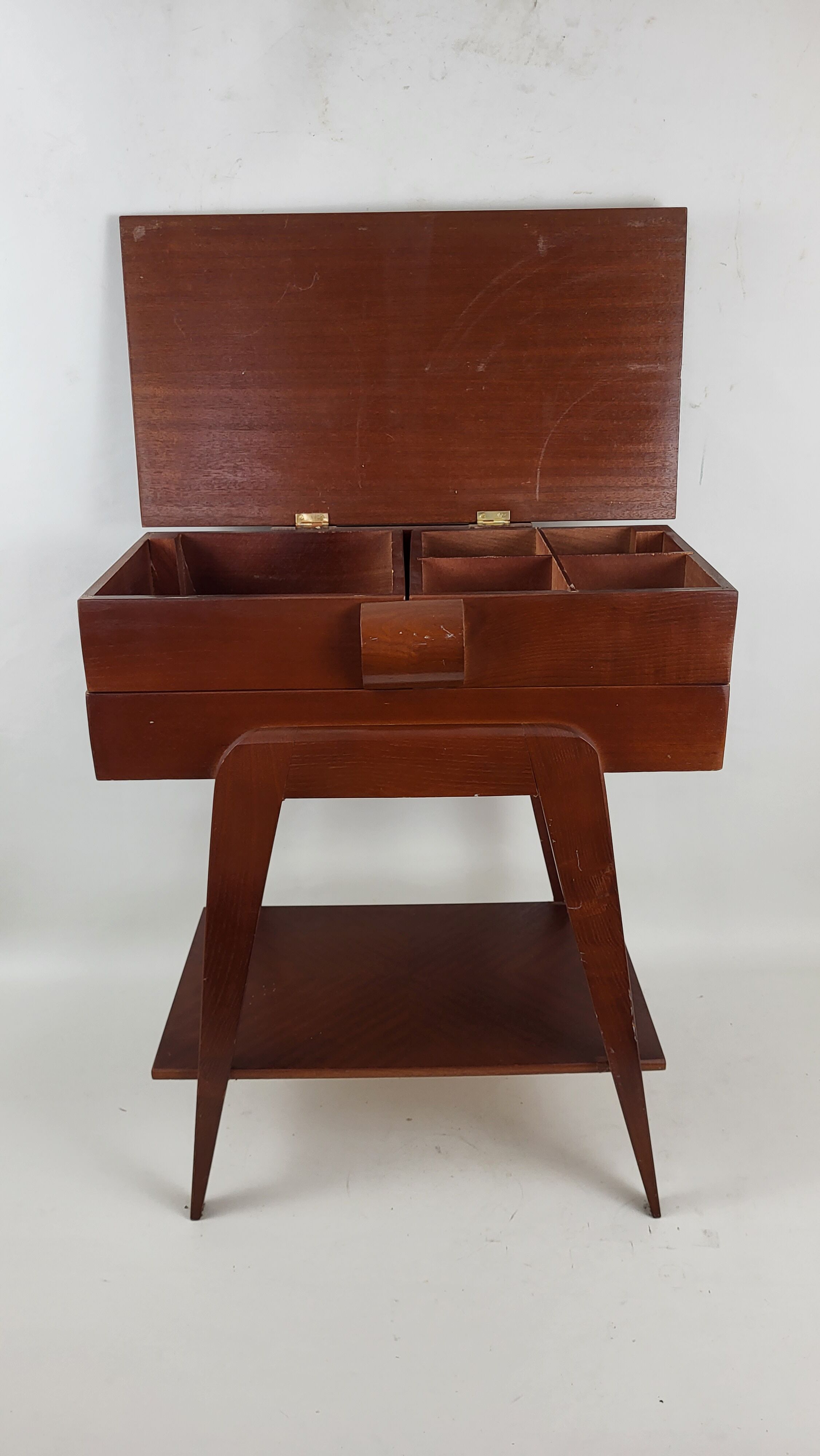 Scandinavian worker compass feet