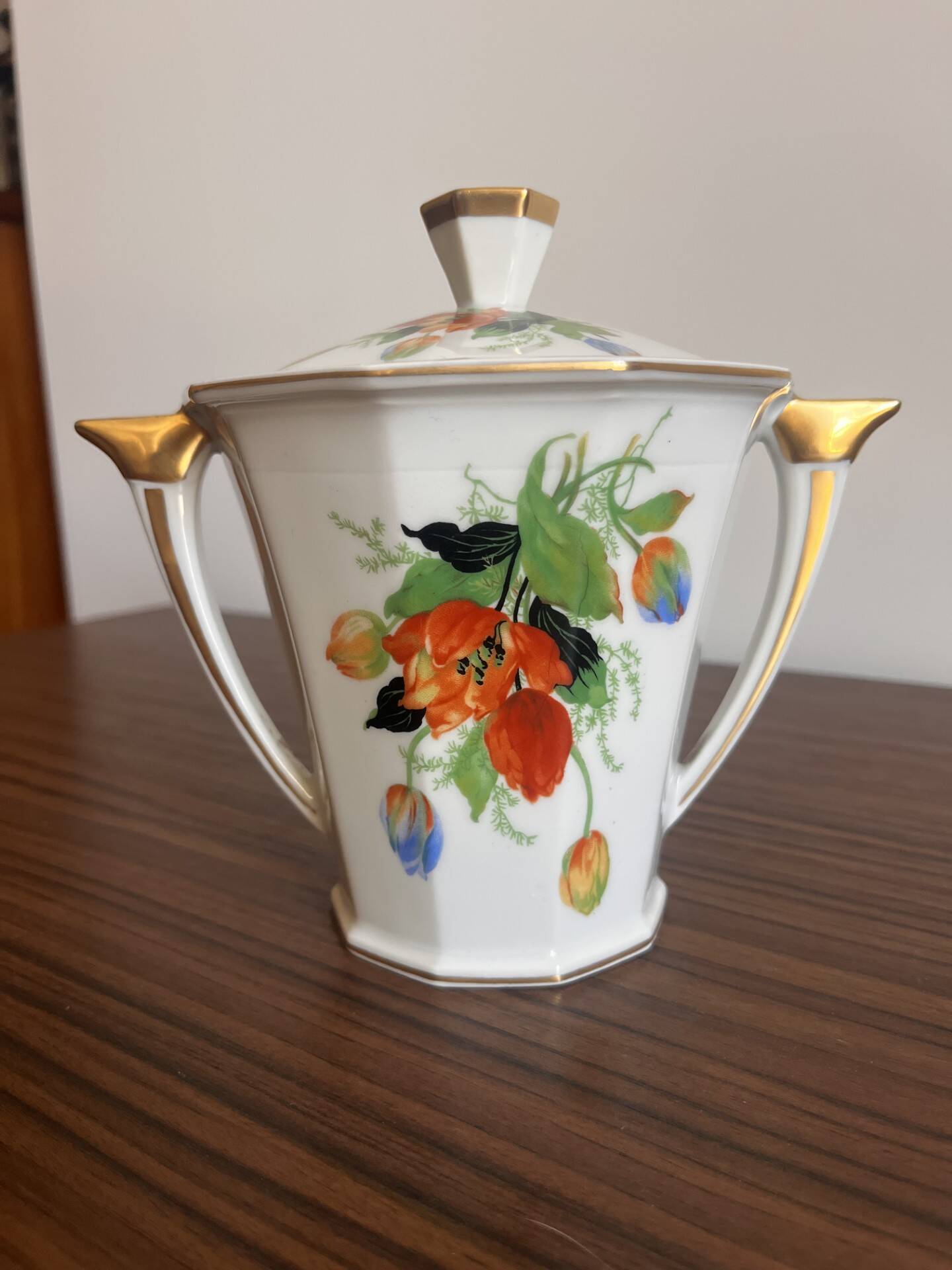 Sugar bowl / Sweet jar