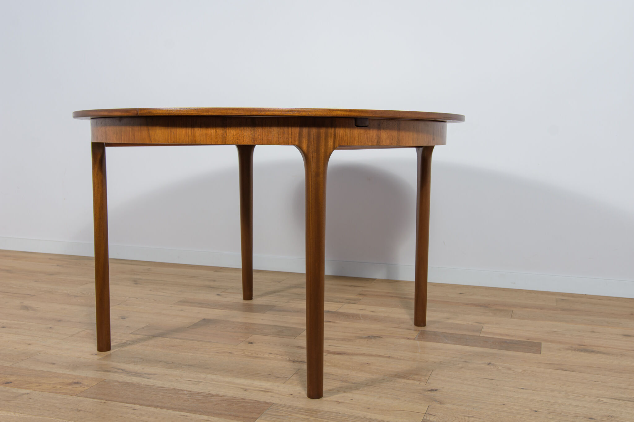 Mid Century Round Extendable Dining Table from McIntosh, 1960s