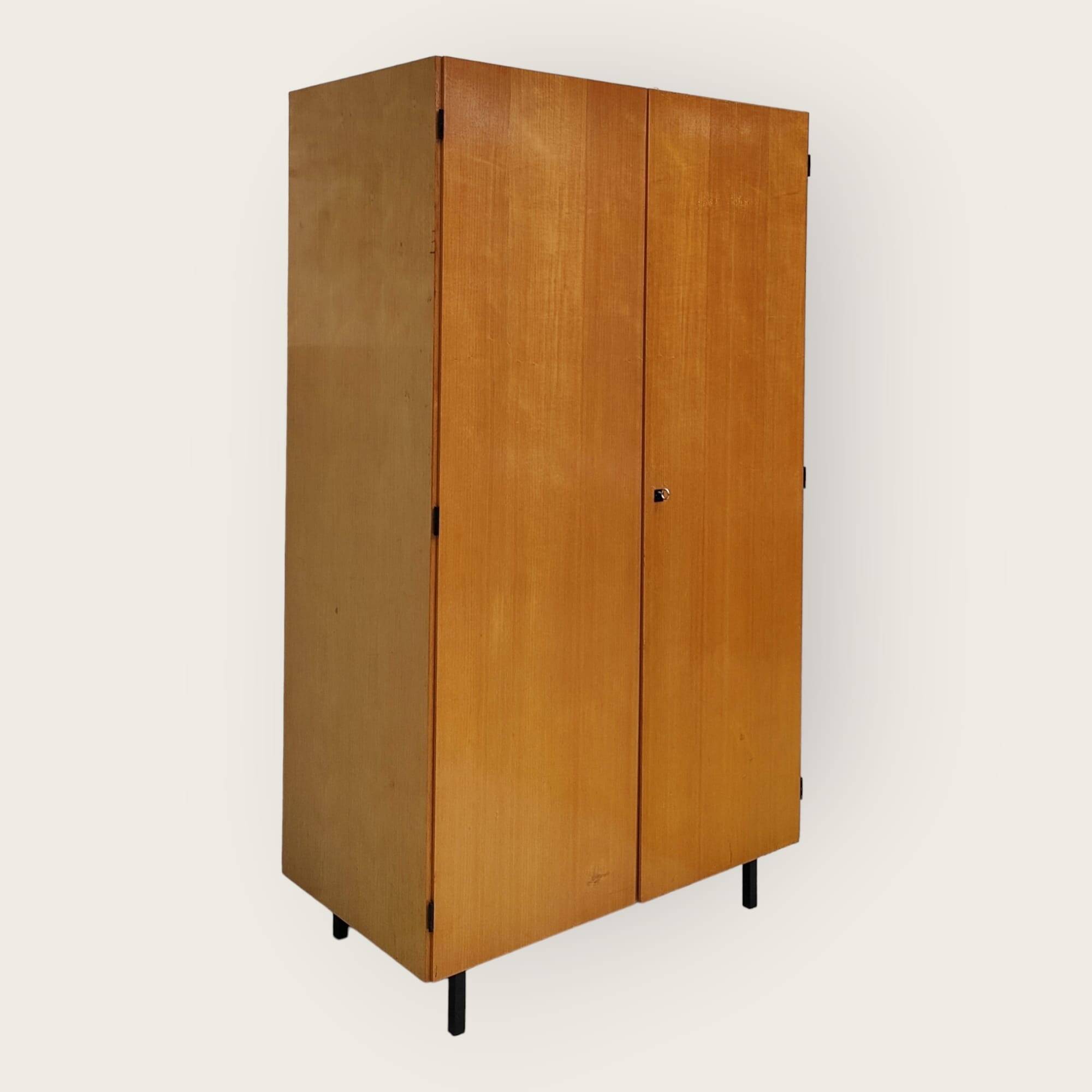 Armoire du milieu du siècle