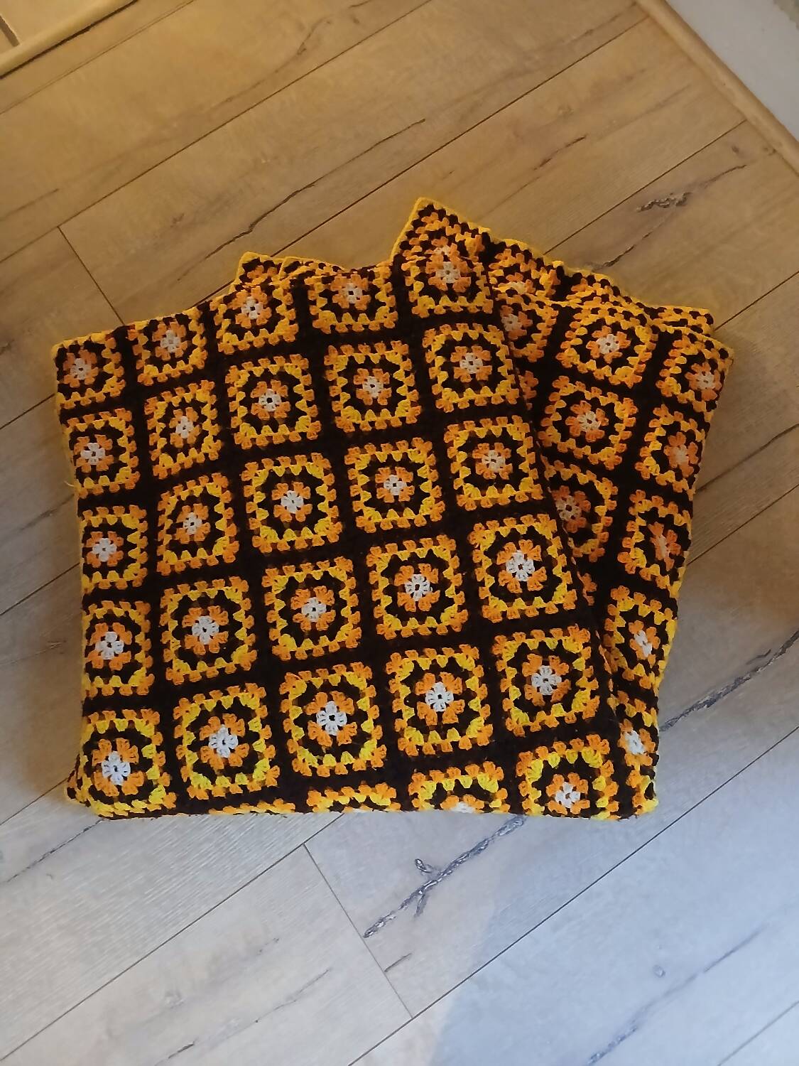 Large vintage/granny bedspread