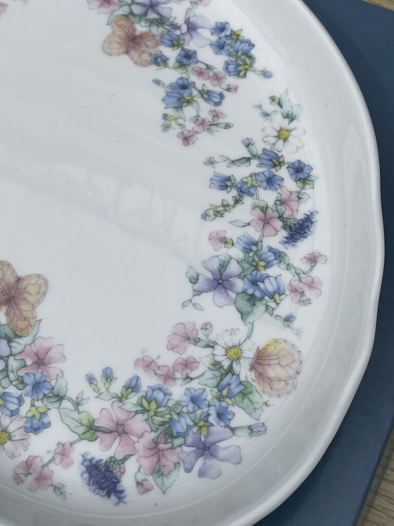 Plat oval à décor floral wedgwood