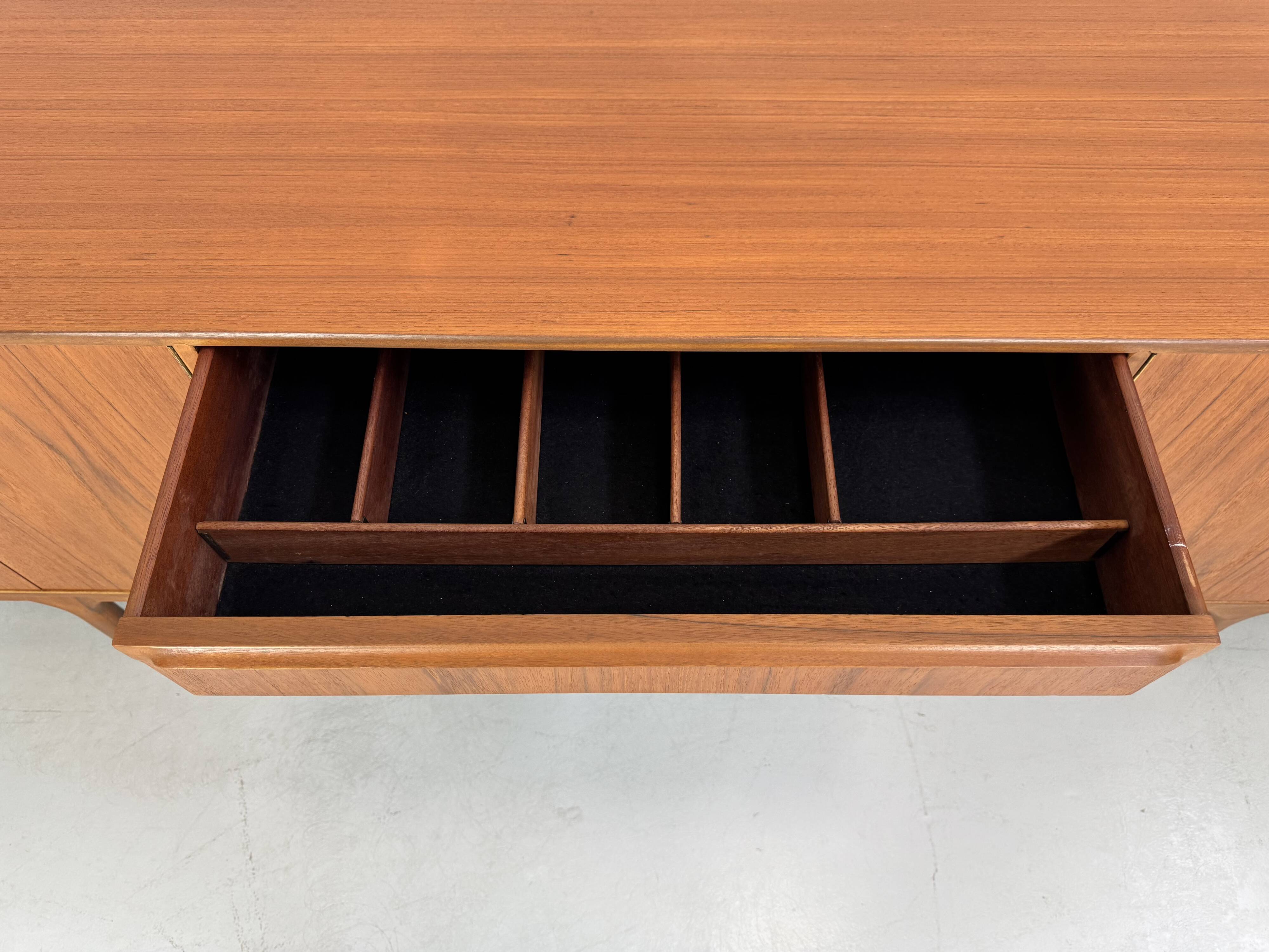 Buffet vintage par McIntosh