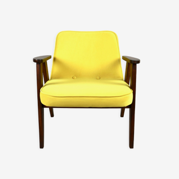 Fauteuil 366 en velours jaune de Józef Chierowski, années 1970