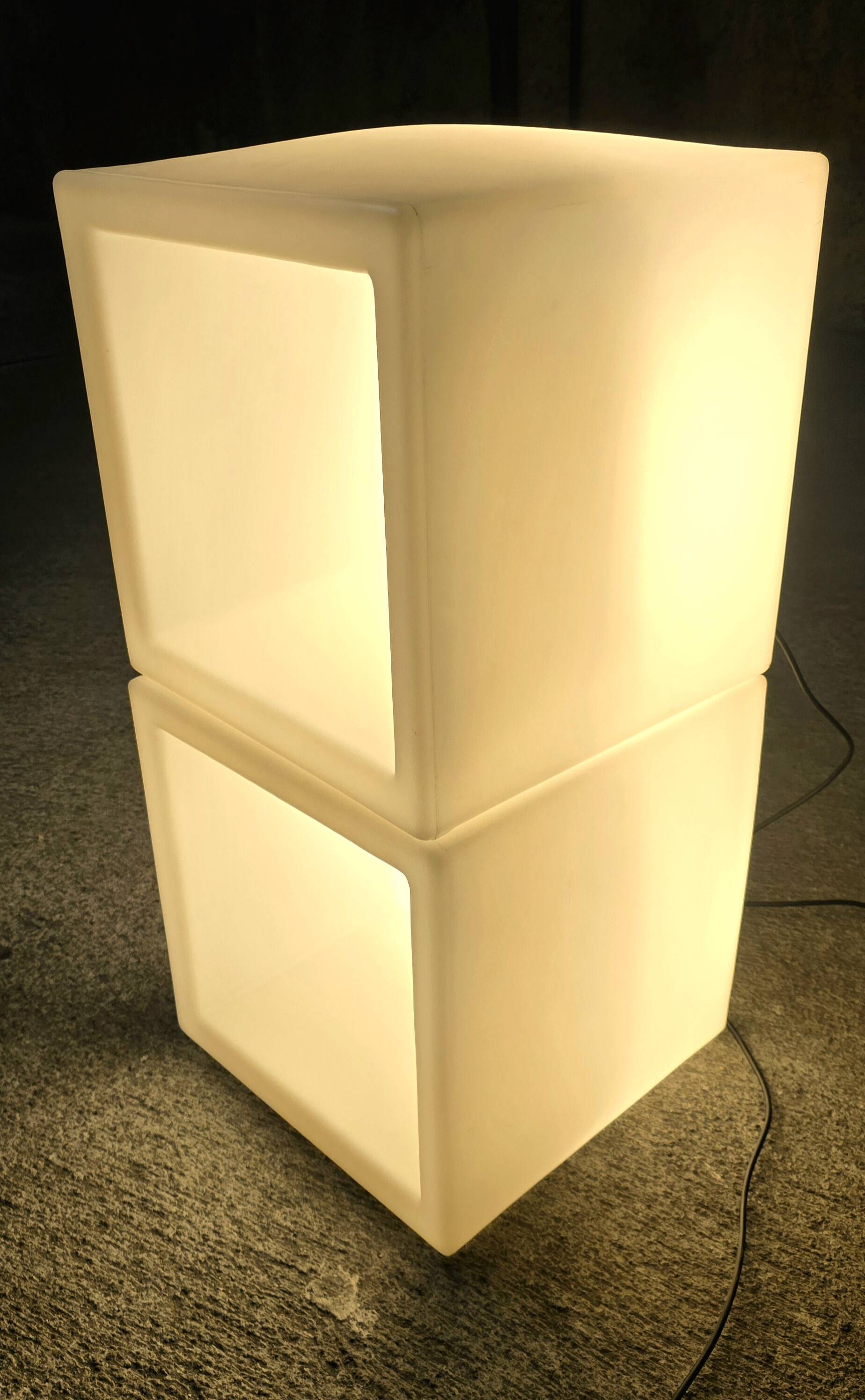 Set of 2 luminous cubes "lux-us" in polyethylene – Max Kistner – 42 x 42