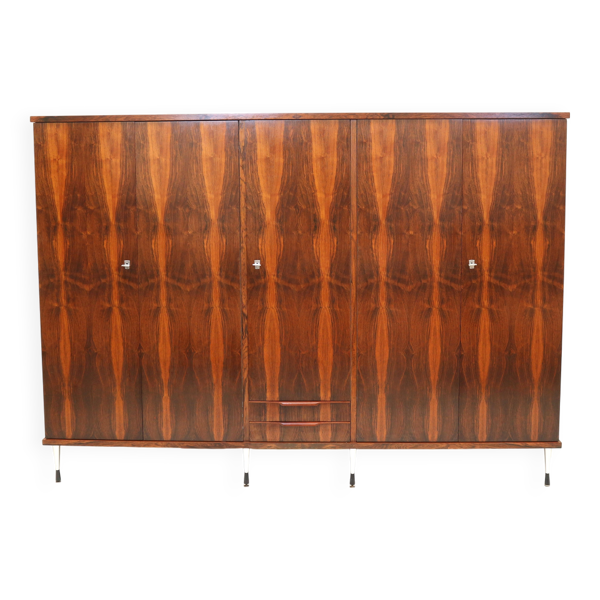 Grande armoire vintage 5 portes en palissandre avec pieds réglables élégants en I