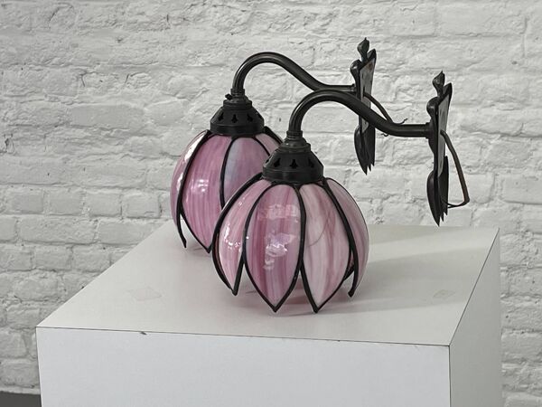 paire d'applique mural en fer et patte de verre style Tiffany