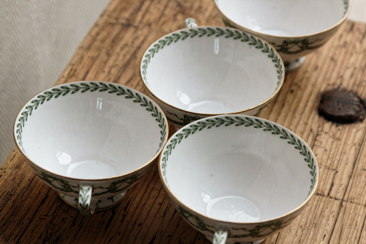 Set of cups and saucers, Sarreguemines porcelain, decoration "laurels"