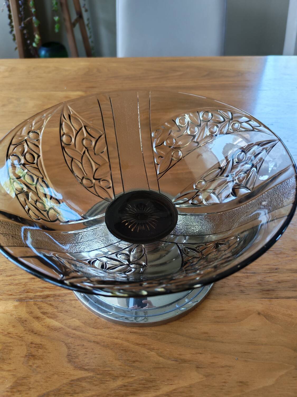 Art Deco bowl in moulded glass and chrome metal