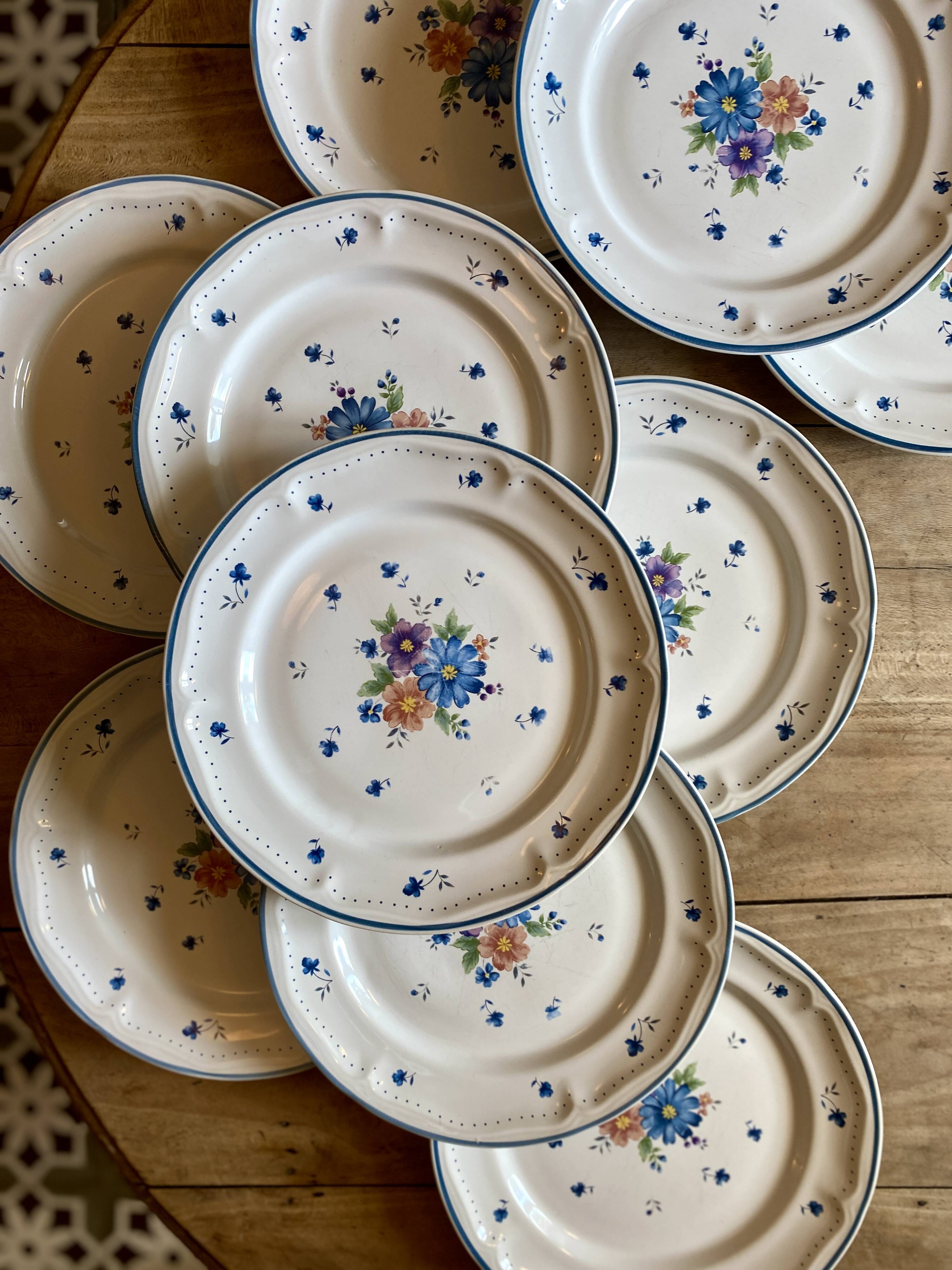 Set of 10 vintage flat plates