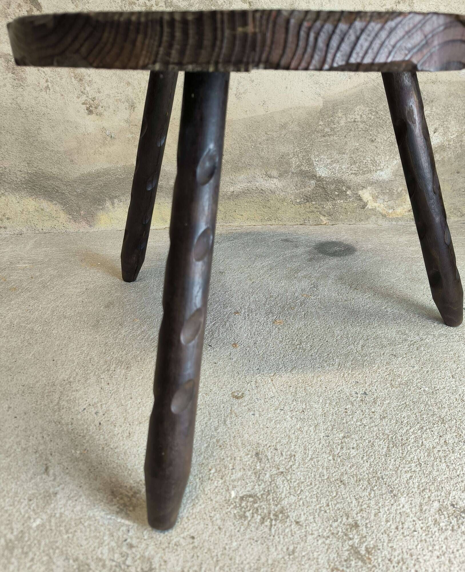 Vintage tripod coffee table in pine.