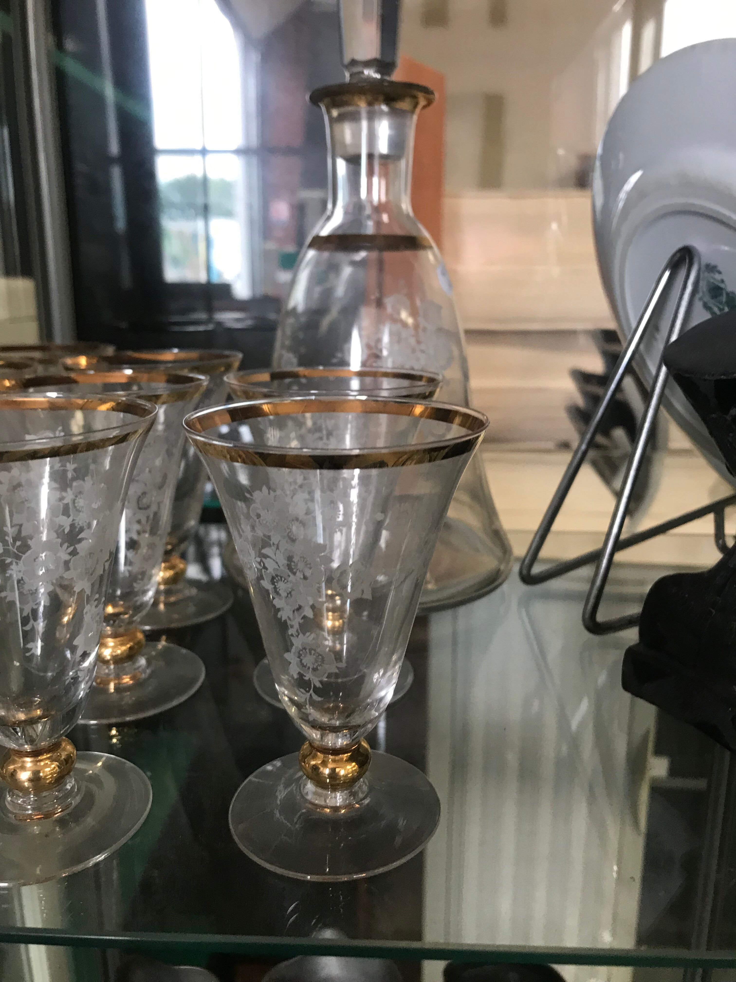 Liqueur service from the 1930s, with a decanter and 8 glasses.