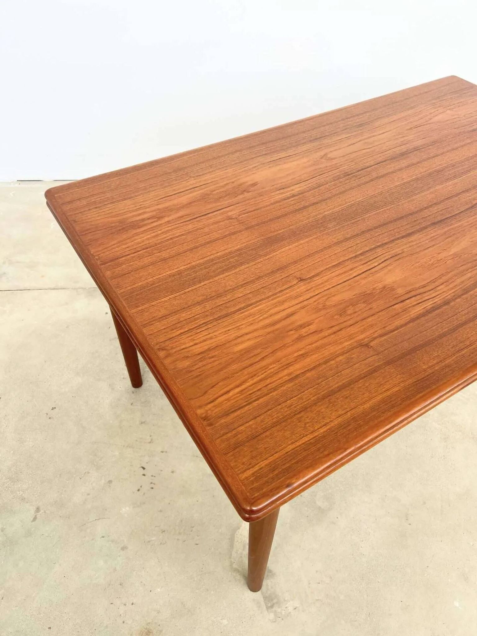 Teak dining table with integrated extensions — Scandinavian