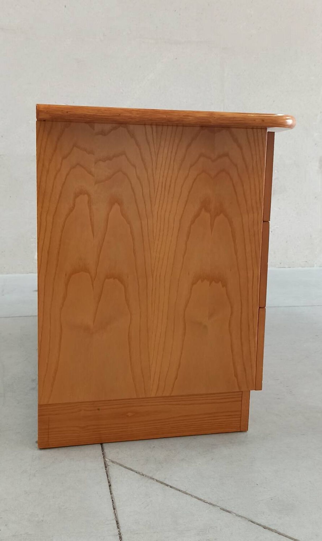 Vintage chest of drawers with bamboo and rattan details